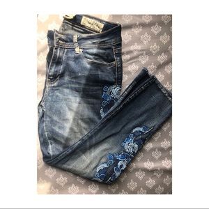 Embroidered short cut jeans size 11